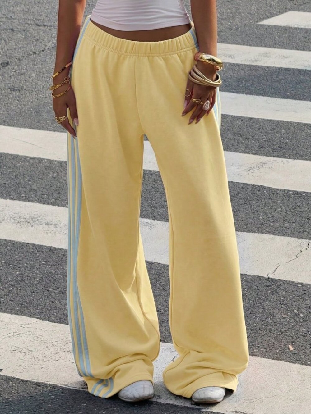 Pale Yellow Casual Women's Contrast Color Loose Wide Leg Sweatpants - Picture 4 of 5